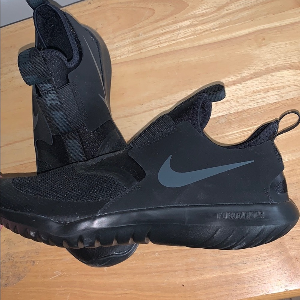 NWOB never worn nike kids flexrunners